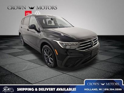 Used 2023 Volkswagen Tiguan SE w/ Panoramic Sunroof Package