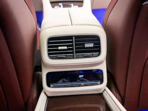 Used 2023 Mercedes-Benz Maybach GLS 600 4MATIC image 19