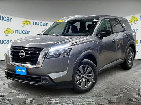 Used 2025 Nissan Pathfinder S image 3