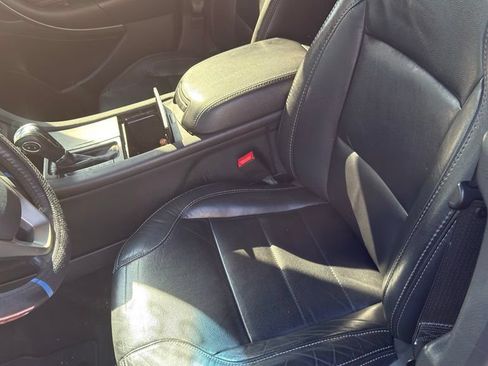 Used 2017 Ford Taurus SEL w/ Equipment Group 201A FWD image 11