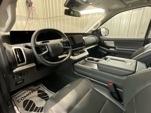 Used 2025 Ford Expedition Active image 9