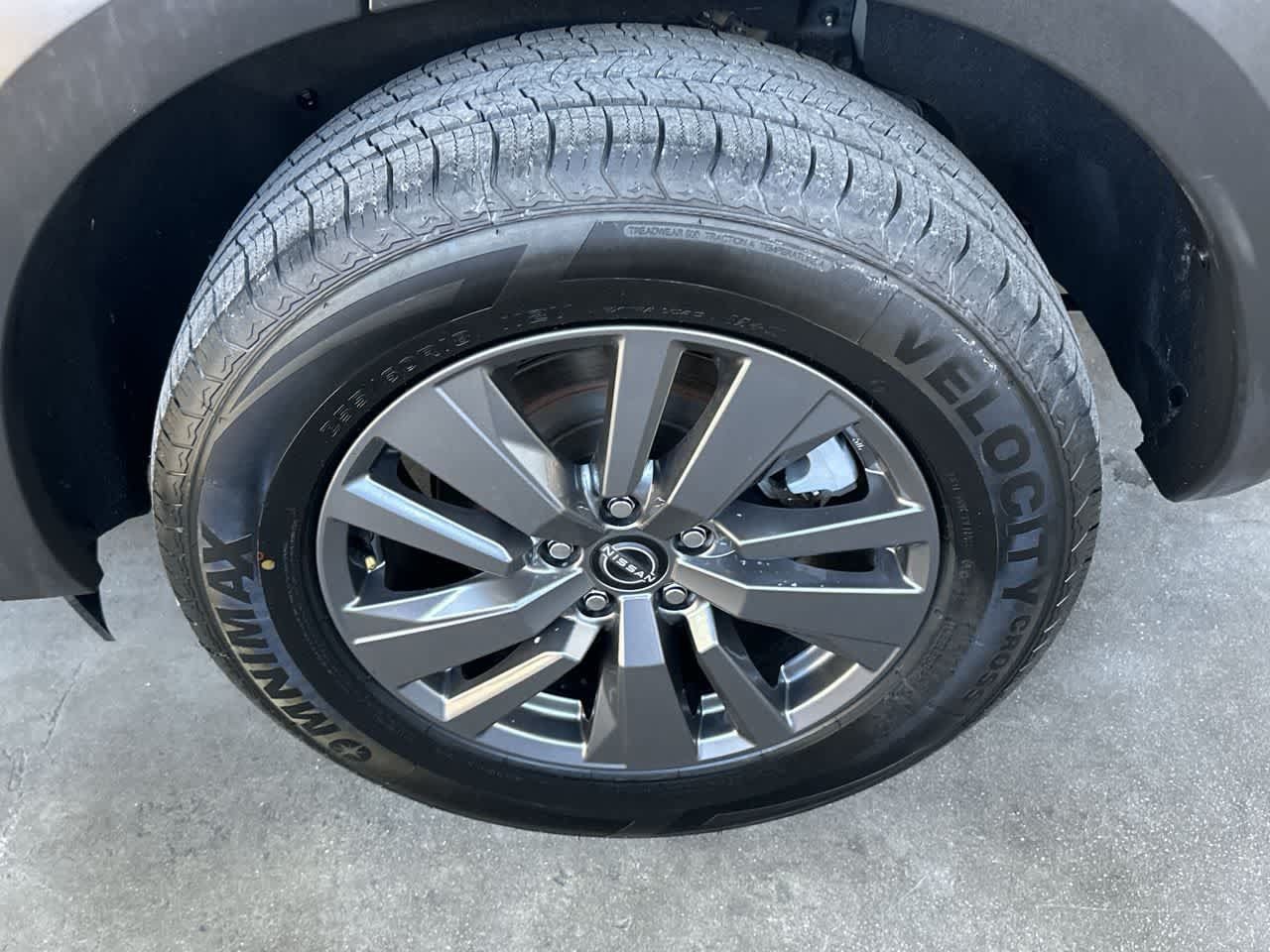 Used 2025 Nissan Pathfinder SV AWD/4WD image 11
