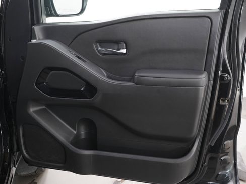 Used 2023 Nissan Frontier SV AWD/4WD image 12