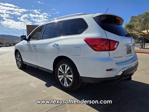 Used 2018 Nissan Pathfinder S image 4