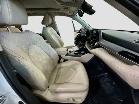 Used 2023 Toyota Highlander Platinum AWD/4WD image 34