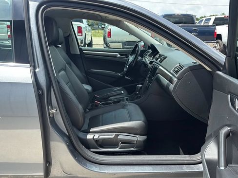 Used 2018 Volkswagen Passat 2.0T SE w/ SE Lighting Package FWD image 16