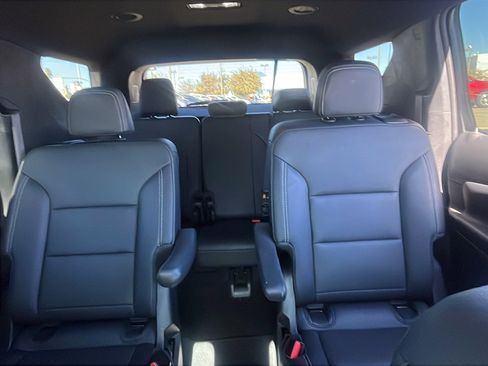 Used 2025 Chevrolet Traverse LT image 22