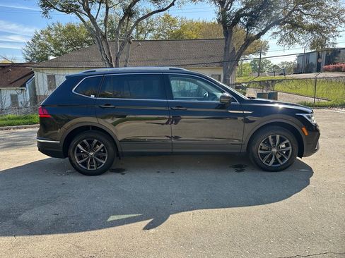 Used 2023 Volkswagen Tiguan SE image 41