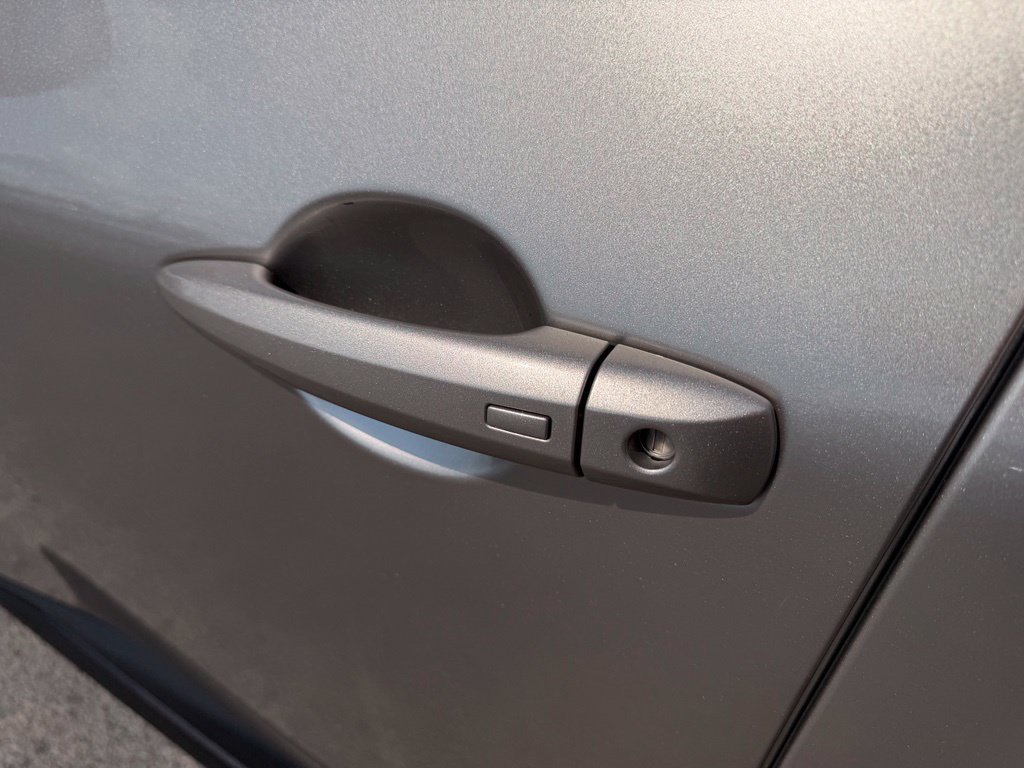 Used 2025 Nissan Rogue SL FWD image 3