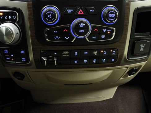 Used 2017 RAM 1500 Laramie image 24