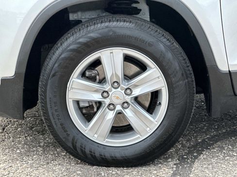 Certified 2022 Chevrolet Trax LS w/ Tint and Cruise Package image 10