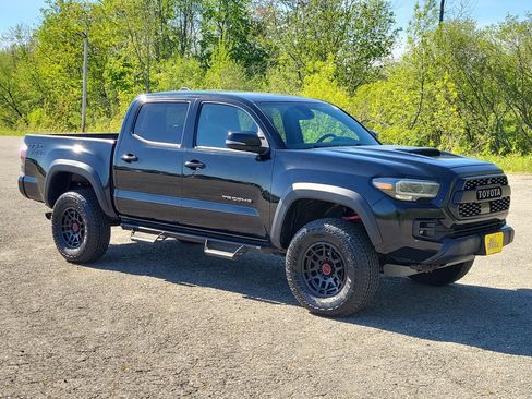 Used 2023 Toyota Tacoma TRD Pro AWD/4WD image 3