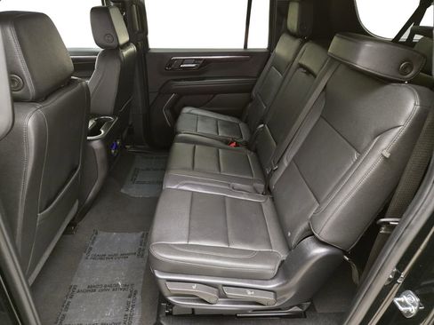 Used 2025 Chevrolet Suburban LT image 19