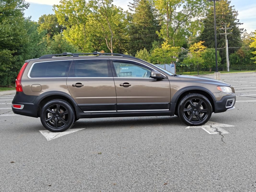 Used 2013 Volvo XC70 T6 AWD/4WD image 2