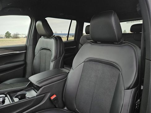 New 2026 Jeep Grand Cherokee Altitude image 12