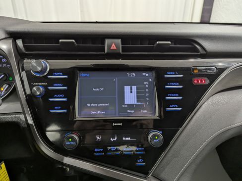 Used 2020 Toyota Camry SE image 17