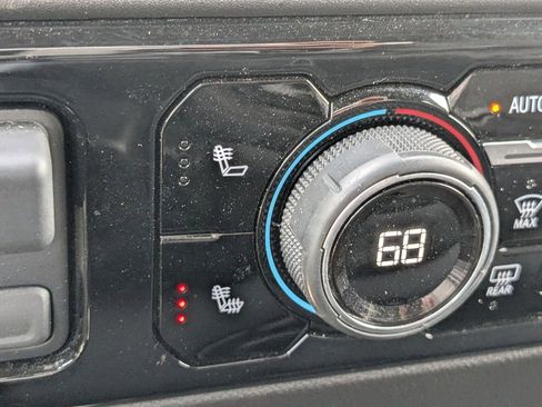 Used 2025 Chevrolet Silverado 2500 LT w/ Convenience Package image 22