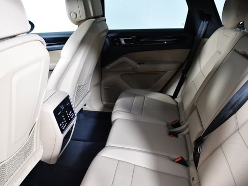Used 2019 Porsche Cayenne image 22