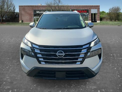 Certified 2025 Nissan Rogue SV w/ SV Premium Package FWD image 6