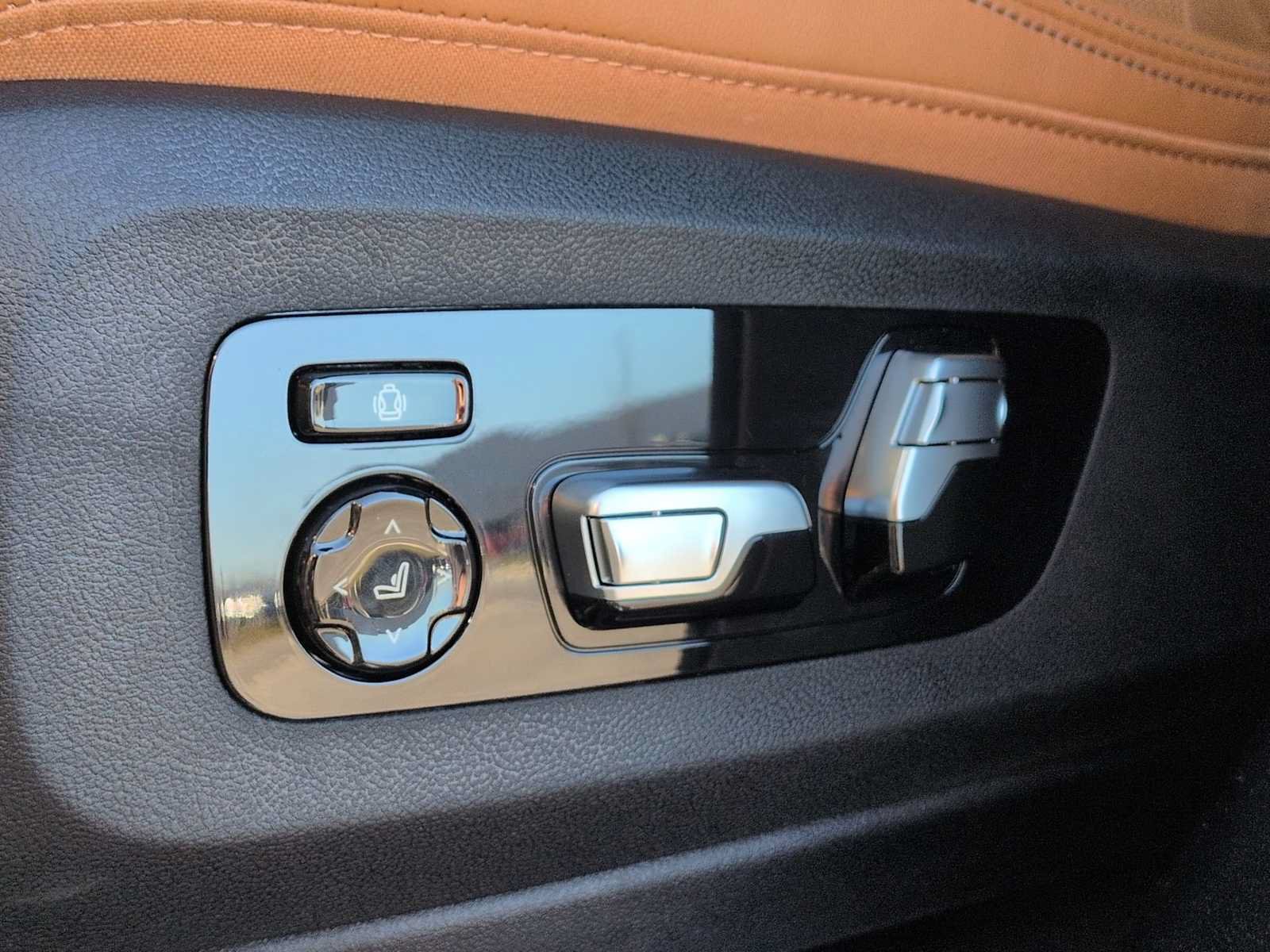 Used 2026 BMW X5 xDrive40i w/ M Sport Package AWD/4WD image 17