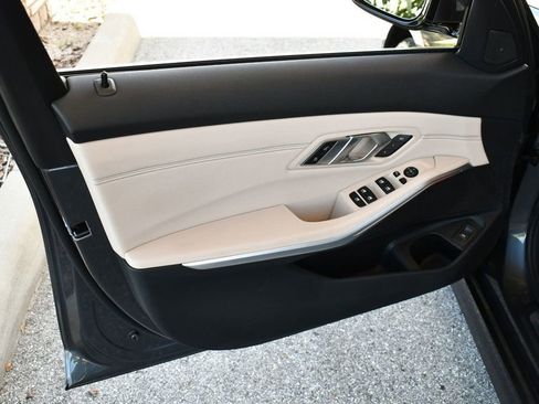 Used 2020 BMW 330i Sedan w/ Premium Package image 11