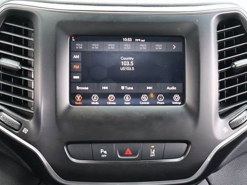 Used 2021 Jeep Cherokee Latitude Plus AWD/4WD image 15