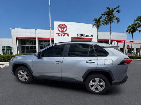 Used 2021 Toyota RAV4 XLE w/ Convenience Package FWD image 5