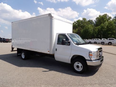 Used 2024 Ford E-450 and Econoline 450 Super Duty w/ Power Windows & Locks Group RWD image 10
