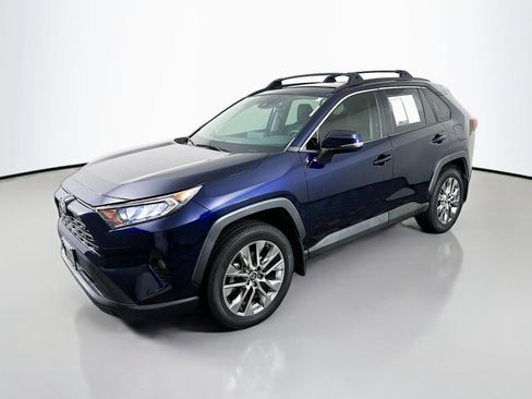 Used 2019 Toyota RAV4 XLE Premium FWD image 3