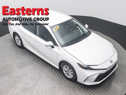 Used 2025 Toyota Camry LE FWD image 3