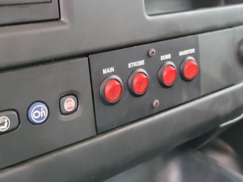 Used 2014 Chevrolet Express 2500 image 27