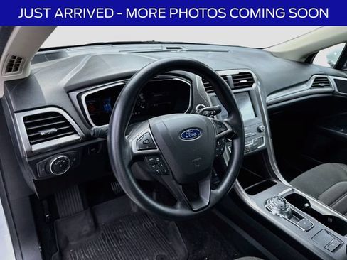 Used 2019 Ford Fusion SE FWD image 11