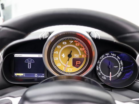 Used 2017 Ferrari California T RWD image 31