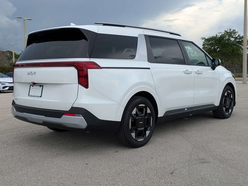 New 2026 Kia Carnival EX FWD image 4