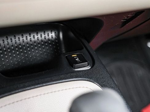 Used 2020 Toyota Corolla XLE image 28