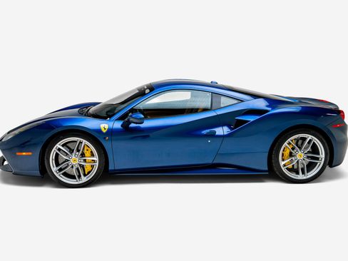 Used 2017 Ferrari 488 GTB RWD image 6