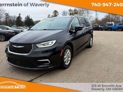 Used 2022 Chrysler Pacifica Touring-L image 3