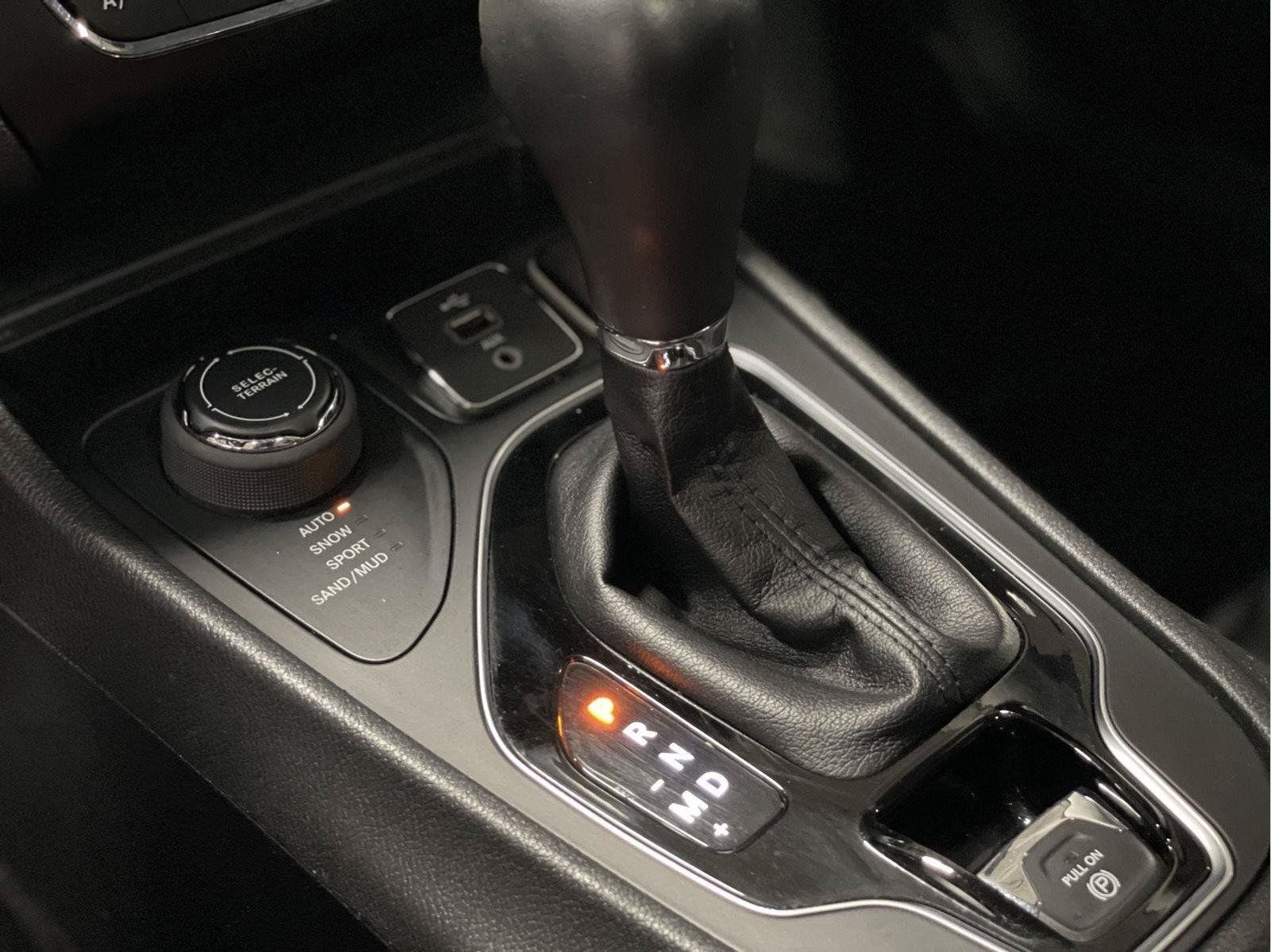 Used 2019 Jeep Cherokee Limited AWD/4WD image 27