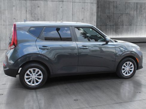 Used 2022 Kia Soul LX FWD image 7