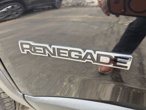 Certified 2020 Jeep Renegade Latitude w/ Cold Weather Group image 26