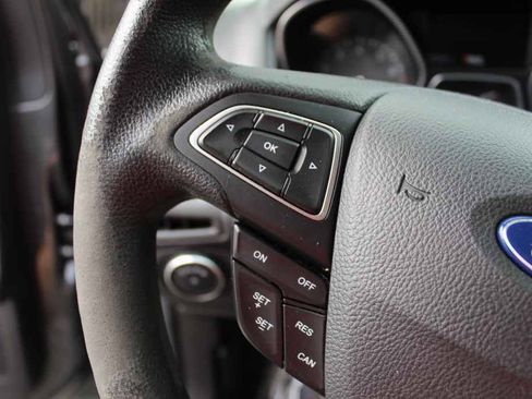 Used 2018 Ford Focus SE FWD image 16