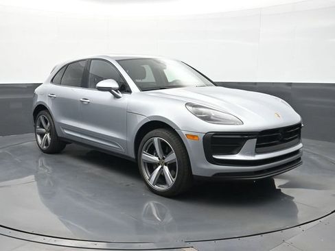 Certified 2025 Porsche Macan AWD/4WD image 25