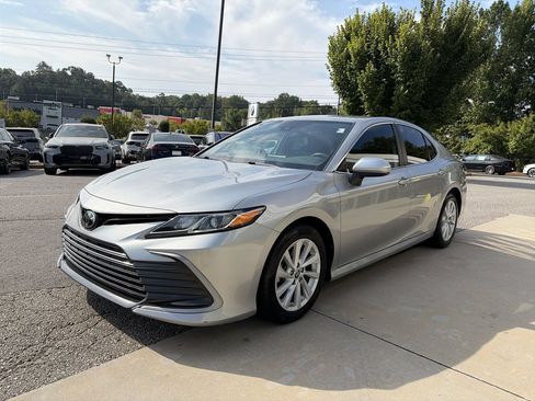 Used 2022 Toyota Camry LE FWD image 4