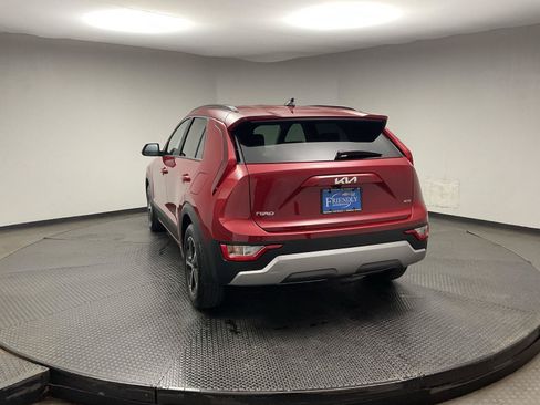 Used 2025 Kia Niro EX FWD image 5