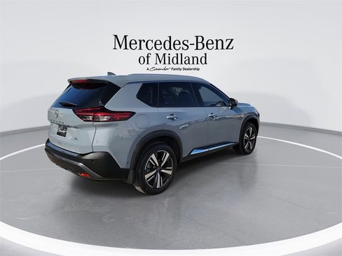 Used 2023 Nissan Rogue SL w/ SL Premium Package image 8