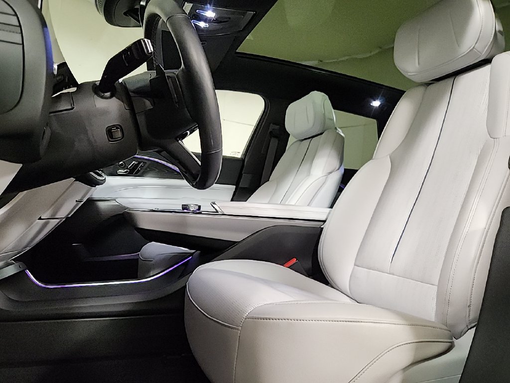 Used 2024 Cadillac Lyriq Luxury RWD image 9