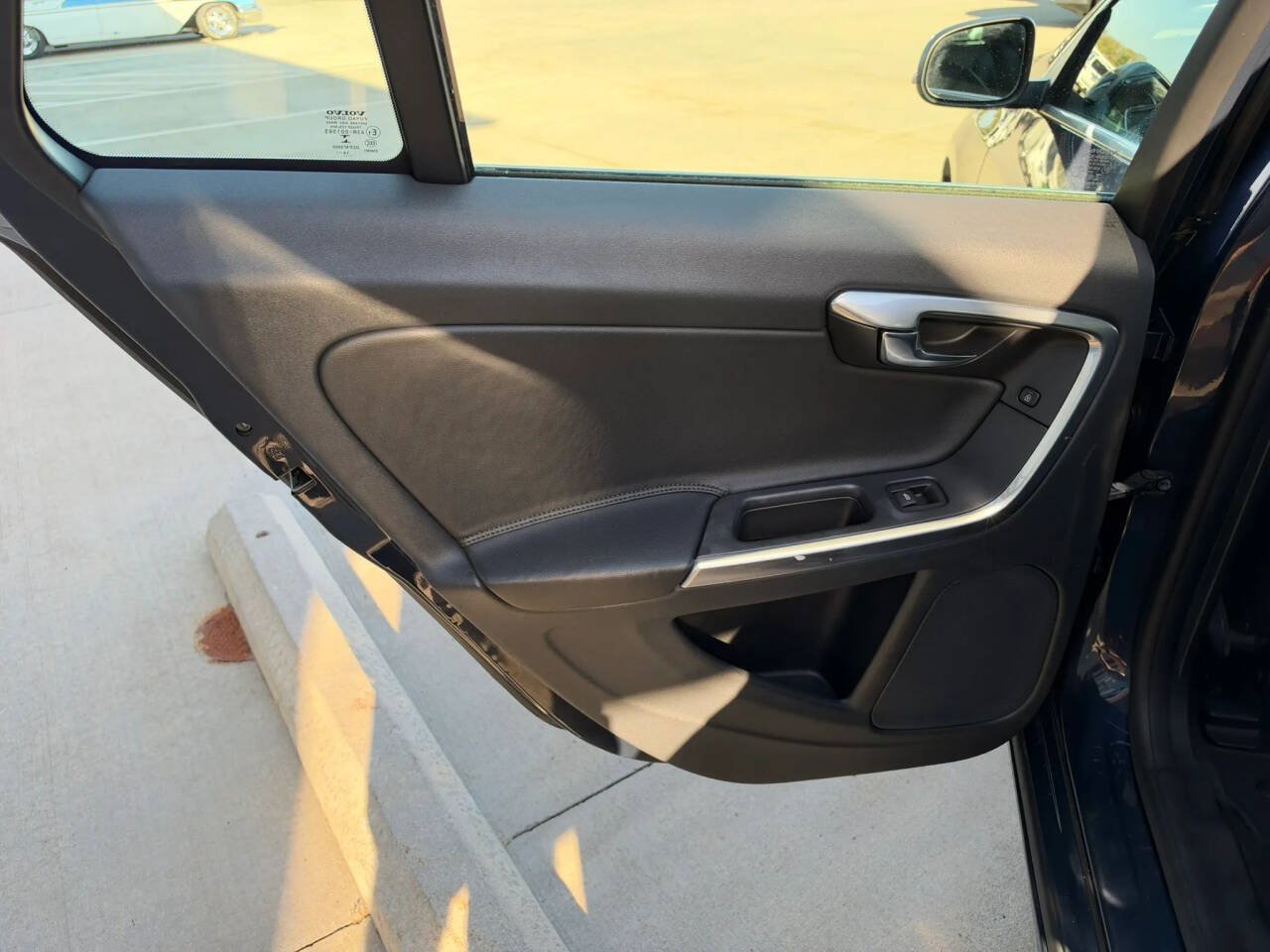 Used 2015 Volvo V60 T5 Premier w/ Convenience Package FWD image 30