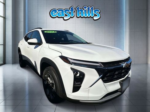 Certified 2024 Chevrolet Trax LT w/ Driver Confidence Package FWD image 1