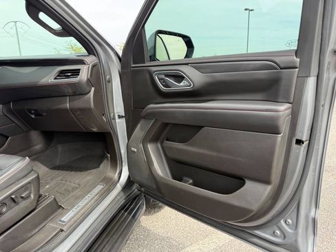 Used 2021 Chevrolet Suburban RST w/ Luxury Package AWD/4WD image 18