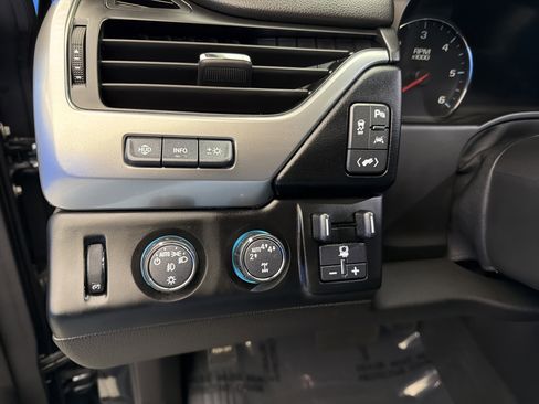Used 2019 Chevrolet Tahoe Premier image 16
